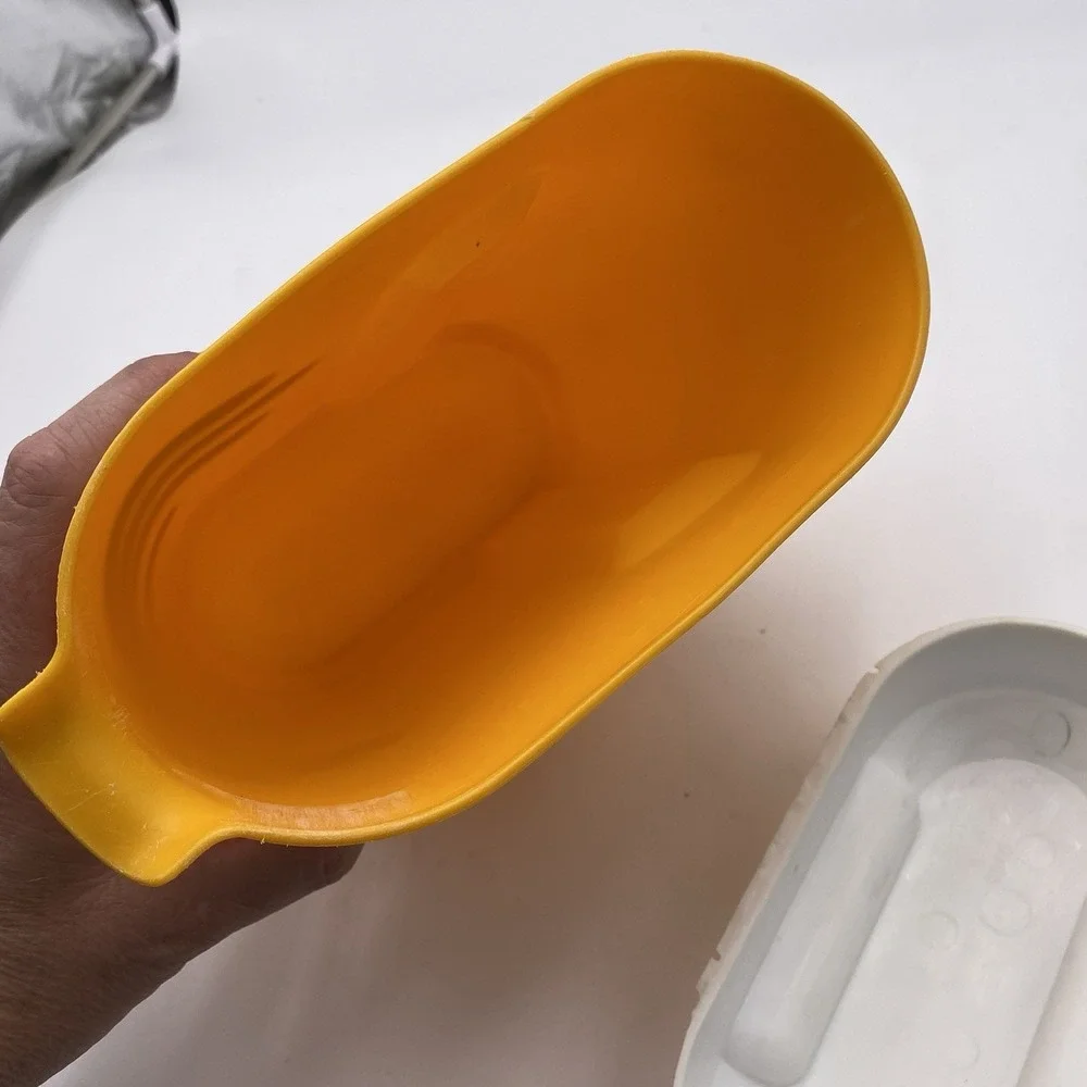 Vtg‎ Rubbermaid Slim Servin Saver 2½ Qt Drink Pitcher 0941 Easy Grip Almond Top